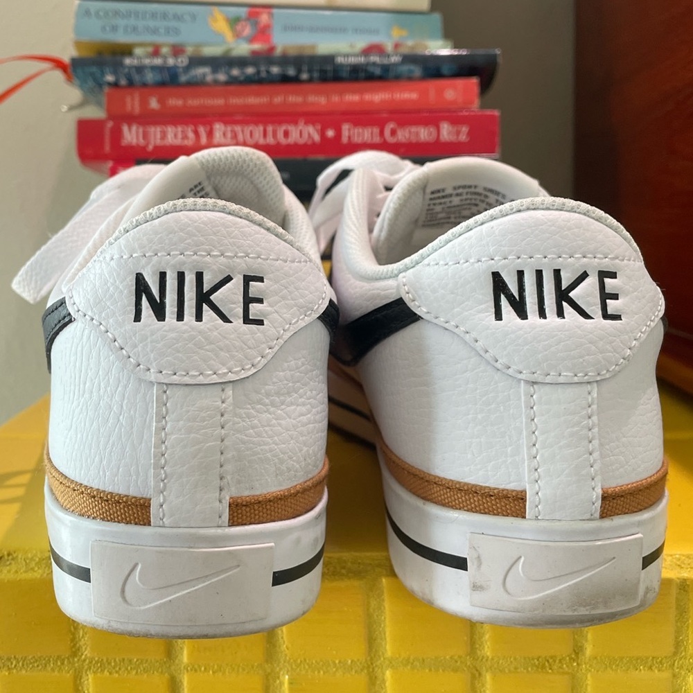 Nike Court Legacy